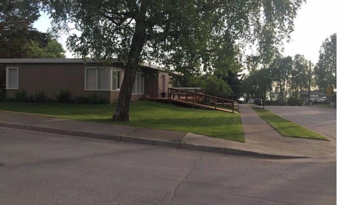 South Addition Casa | Inlet View House - Downtown Anchorage