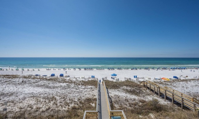 Clipper Cove Condominio | The Inn At Crystal Beach # 305: 3 BR / 3 BA condo en Destin, capacidad para 12