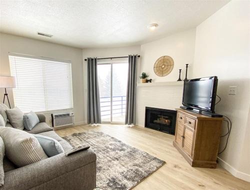 Harbor Village Casa | Inn Building Condo 213 Pet friendly, Patio view