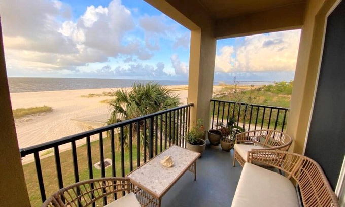 Henderson Point Condominio | Inn by the Sea Unit 111