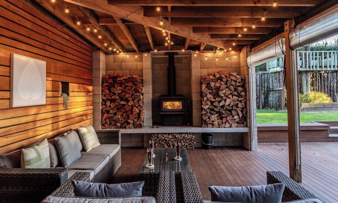 Lynmore Casa | Inn Lewis | Beside the Redwoods with Spa Pool