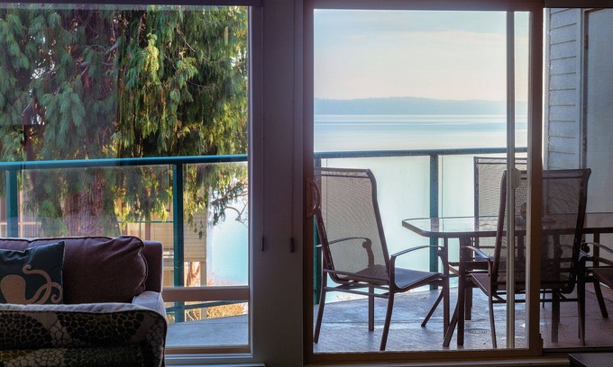Regional District of Nanaimo Condominio | FRENTE AL MAR con impresionantes vistas ~ Inn of the Sea ~ Oceanside Pool & Hot Tub