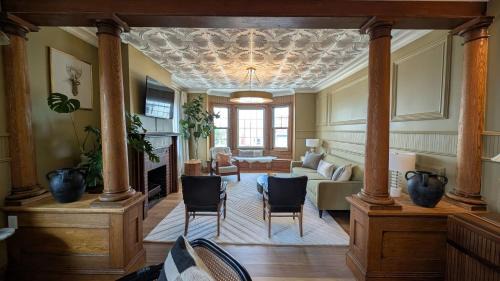 South Main Street Apartamento | Inn on Main - Downtown Penthouse