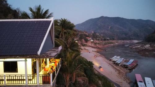 Pakbeng Hostal | INN RIVERSIDE HOSTEL Pb