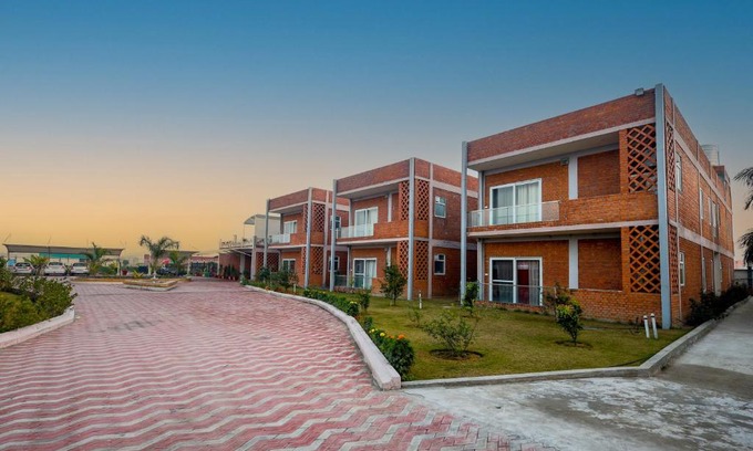 Rajpura Hotel | InnBox Farmstay - Rajpura Punjab