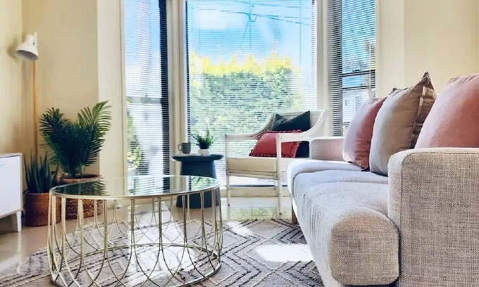 Carina Casa | Inner City 3 Bedroom 2.5 Bath Parking Wifi