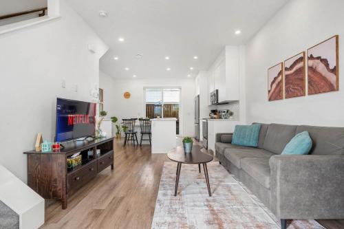 Bridgeland Casa | Inner-City Chic Urban Farmhouse 3 Bds and Ba