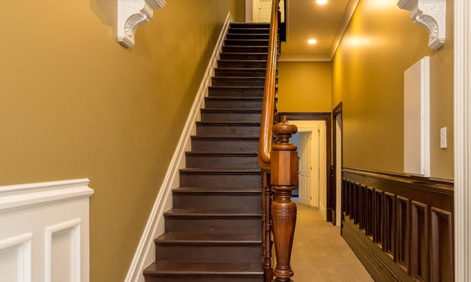 Dunedin City Centre Casa | Inner City Elegance on Stuart Street