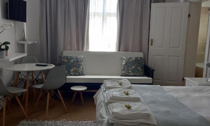 Morningside Cama Y Desayuno | Innes Road Durban Accommodation Private Double Room with Private Bathroom