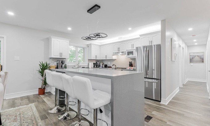 Big Bay Point Casa | Innisfil Retreat: Hot Tub, Sauna, Pool Table