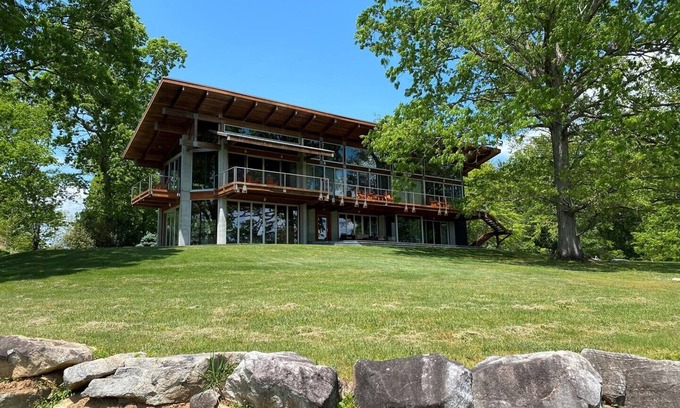Hendersonville Casa | Innisfree Farm: Stunning & Spectacular Mountain Escape! Close to Hendersonville & Asheville; TIEC.