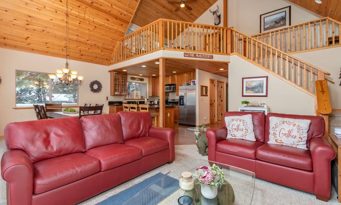 Arnold Cabina | Innsbruk Chalet- Cozy Mountain Retreat