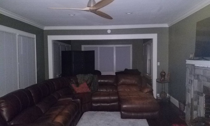 Shelby Casa | Inntownsuites- 2300 sq. ft. house, large rooms, Walking distance to restaurants.