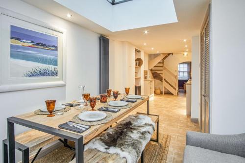 Cowes Casa | Insignia