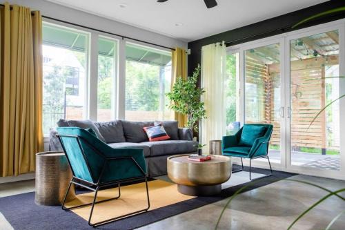 East Cesar Chavez Casa | Insta-worthy - 6BR Home Rainey Street - 6 min walk