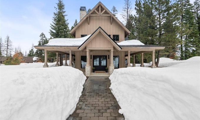 Tamarack Resort Chalet De Esquí | Insta worthy getaway just steps from the chairlift, and minutes from the lake.
