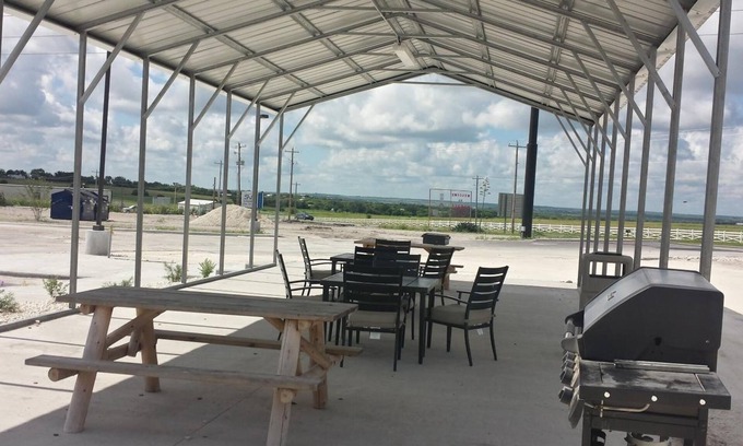 Karnes City Hotel | Instalodge Hotel And Suites