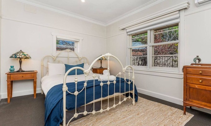 Golden Square Casa | Insurance Work stays-Pet Friendly-Heating- Netflix