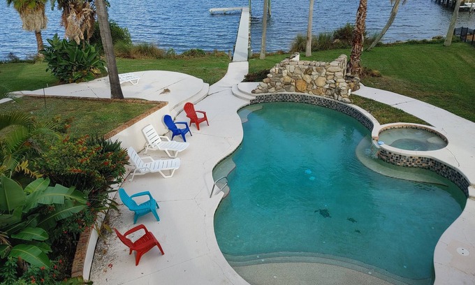 Tropic Casa | Inter-Coastal with pool Large Kitchen 3BR sleeps 13