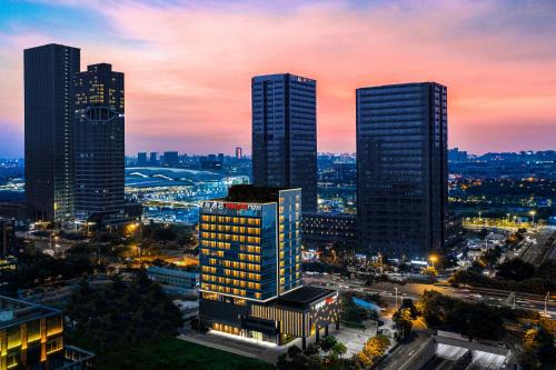 Panyu Hotel | Intercity Hotel Guangzhou South Railway Station - Free Minibar including Erdinger Weissbier