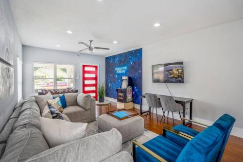 Greater East End Casa | Intergalactic Abode at East Downtown