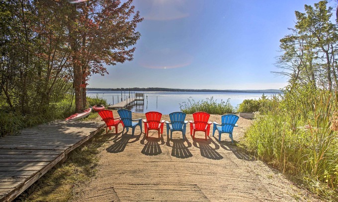 Interlochen Casa | ¡NUEVO! Lakefront Interlochen House w / Dock + Kayaks!