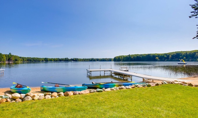 Interlochen Casa | Lakefront Interlochen Home w / Deck, Fire Pit & Dock