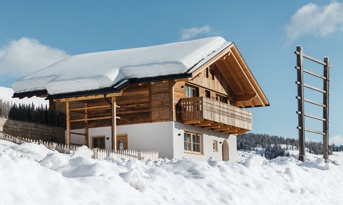 San Martino in Badia Chalet De Esquí | Intero Chalet Rich, con Vista Sulle Montagne, Balcone, Giardino Privato e Wifi;