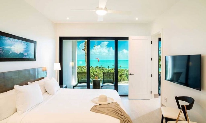 Long Bay Hills Complejo | Intimate 1 bedroom terrace ideal for a romantic stay!