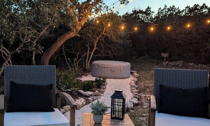 Pipe Creek Cabaña | Intimate Hilltop Cottage / Hot Tub / Hiking Trails