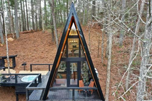 Cashes Valley Chalet De Esquí | Intimate Private A-Frame with Spa and Beautiful Outdoor Living in Georgia