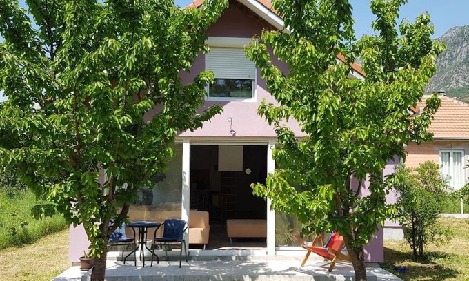 Herceg Novi Municipality Casa | INTO THE GREEN