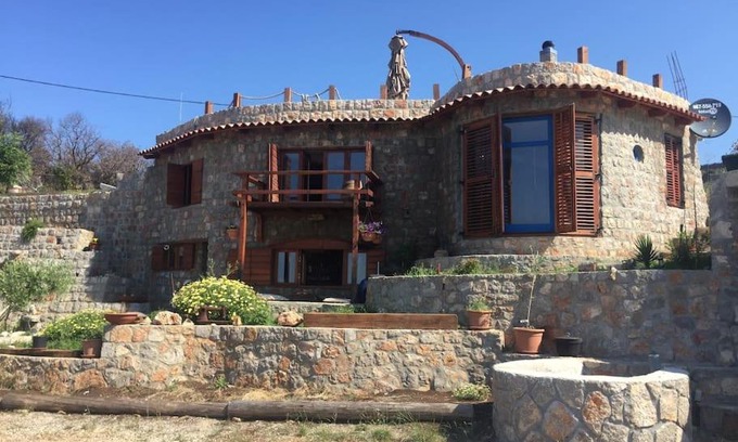 Lustica Casa | Into the wild