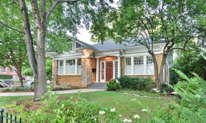 Poncey-Highland Casa | Intown Dream: Amazing Master and Chef's Kitchen