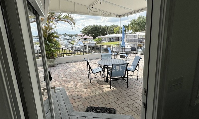 Juno Beach Casa | Intracoastal casa con piscina, 3 dormitorios 1. 5 baños - PGA Blvd & Ellison Wilson