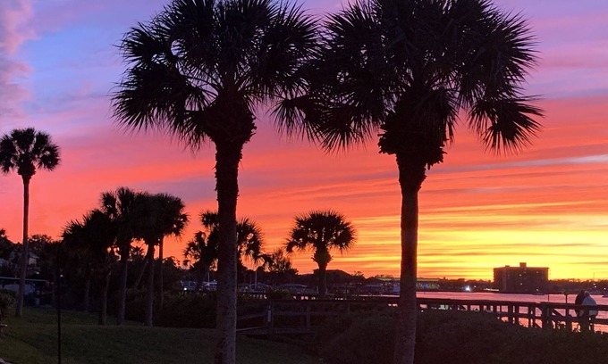 Bouchelles Island Condominio | Intracoastal Retreat with views of Amazing Sunsets and Sailboats!