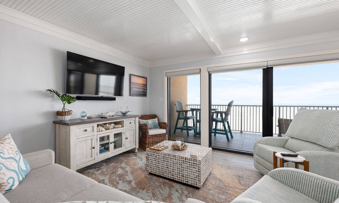 South Padre Island Condominio | Inverness 1104-Elegant coastal penthouse;Beachfront balcony & pool
