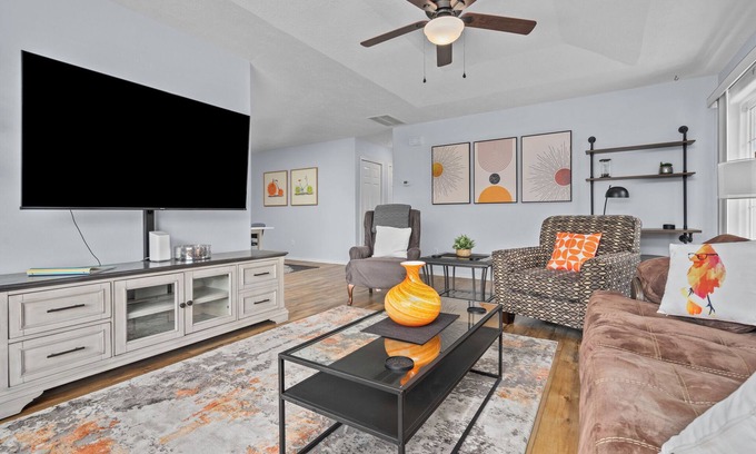 Keizer Casa | Inviting 2BR Half-Plex-Equipped Kitchen & Garage