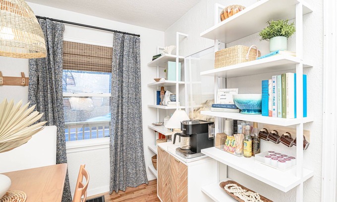 Columbia Casa | Inviting 2BR home in central COMO
