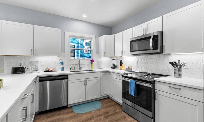 Near East Side Casa | Inviting 4BR 2 5BA Downtown Home With Ample Space