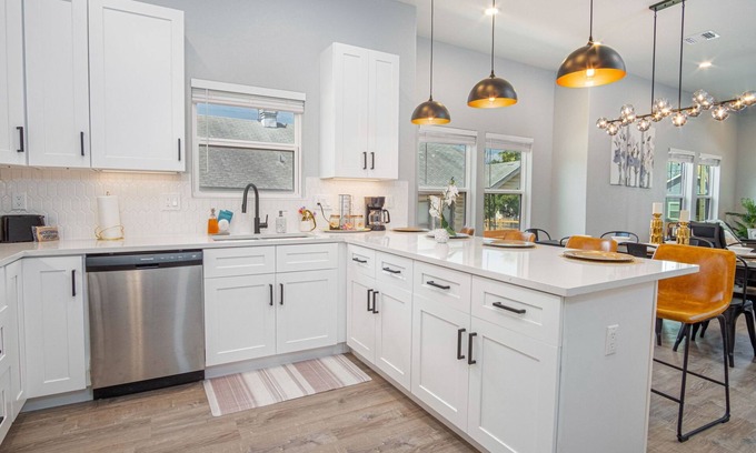 Highland Park Casa | Inviting 4BR 2BA Near Downtown Riverwalk
