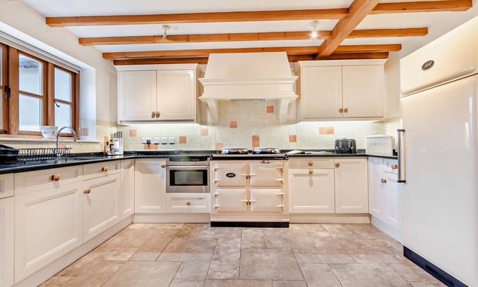 Freeland Cabaña | Inviting and cosy dog friendly holiday cottage - Elm Farm Annex