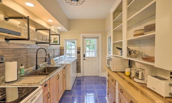 Sandusky Apartamento | Inviting Apartment Walk to Lake Erie and Dtwn!
