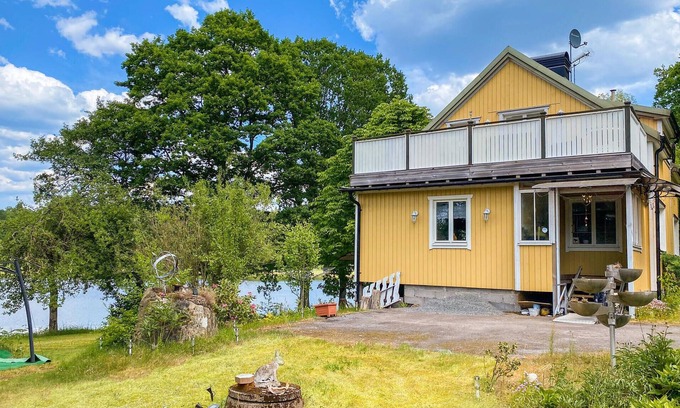 Torestorp Casa | Inviting cottage in excellent location directly on the lake