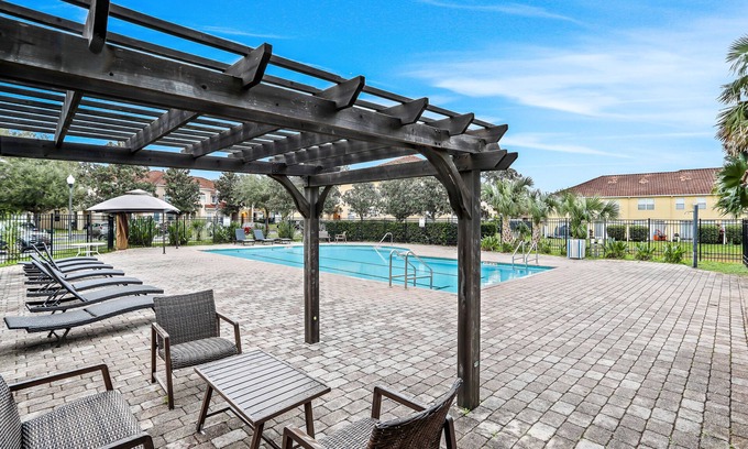 Crestwynd Bay Casa | Inviting dog-friendly townhome with full kitchen, central AC, & W/D