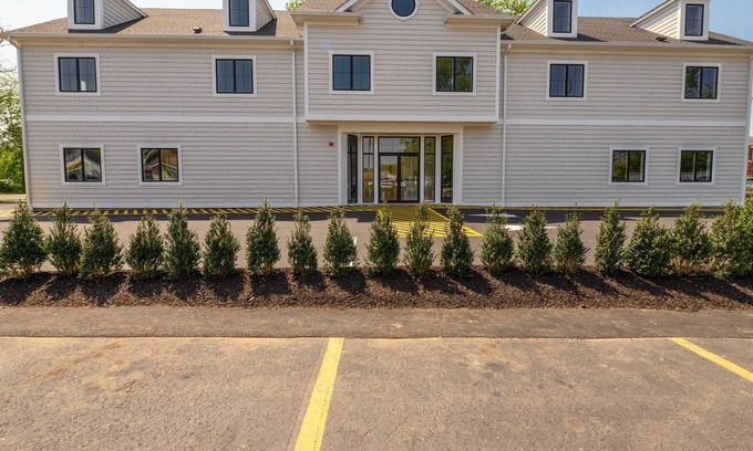 East Lyme Condominio | Inviting, Family Friendly, and Relaxing NEW condo.