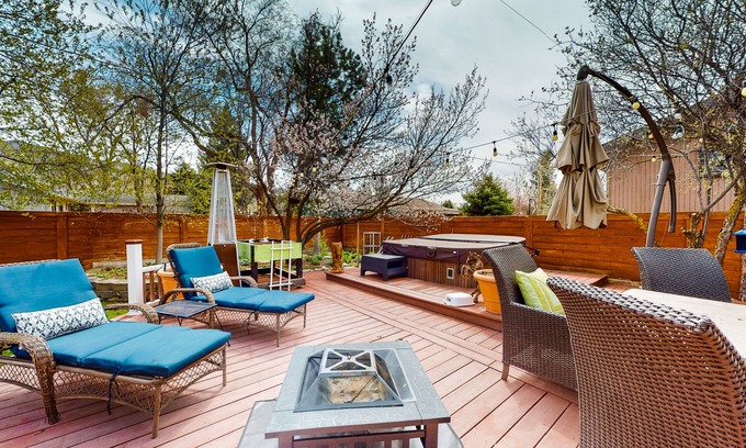 Carbondale Casa | Inviting home with private hot tub, amazing deck & prime location