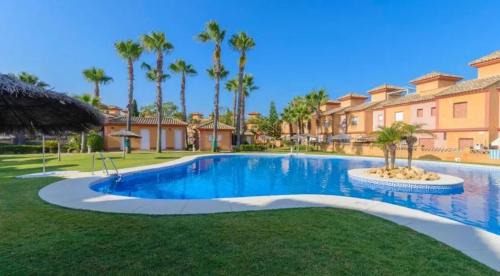 Lepe Casa | Inviting house in Lepe with shared pool.