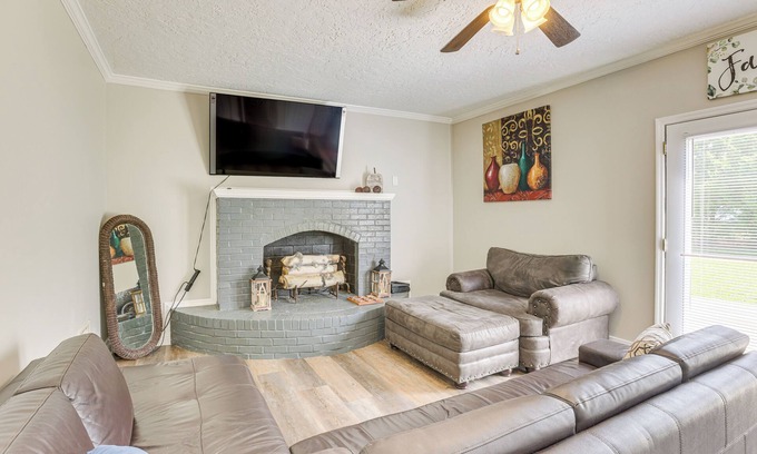 Jacksonville Casa | Inviting Jacksonville Home < Half Mi to University