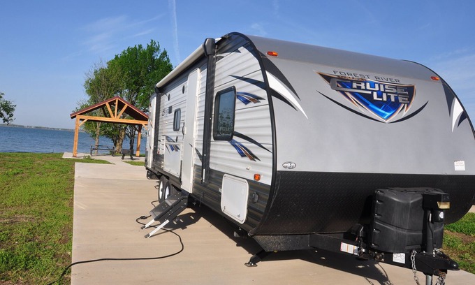 Kerens Casa | Inviting Lakefront RV